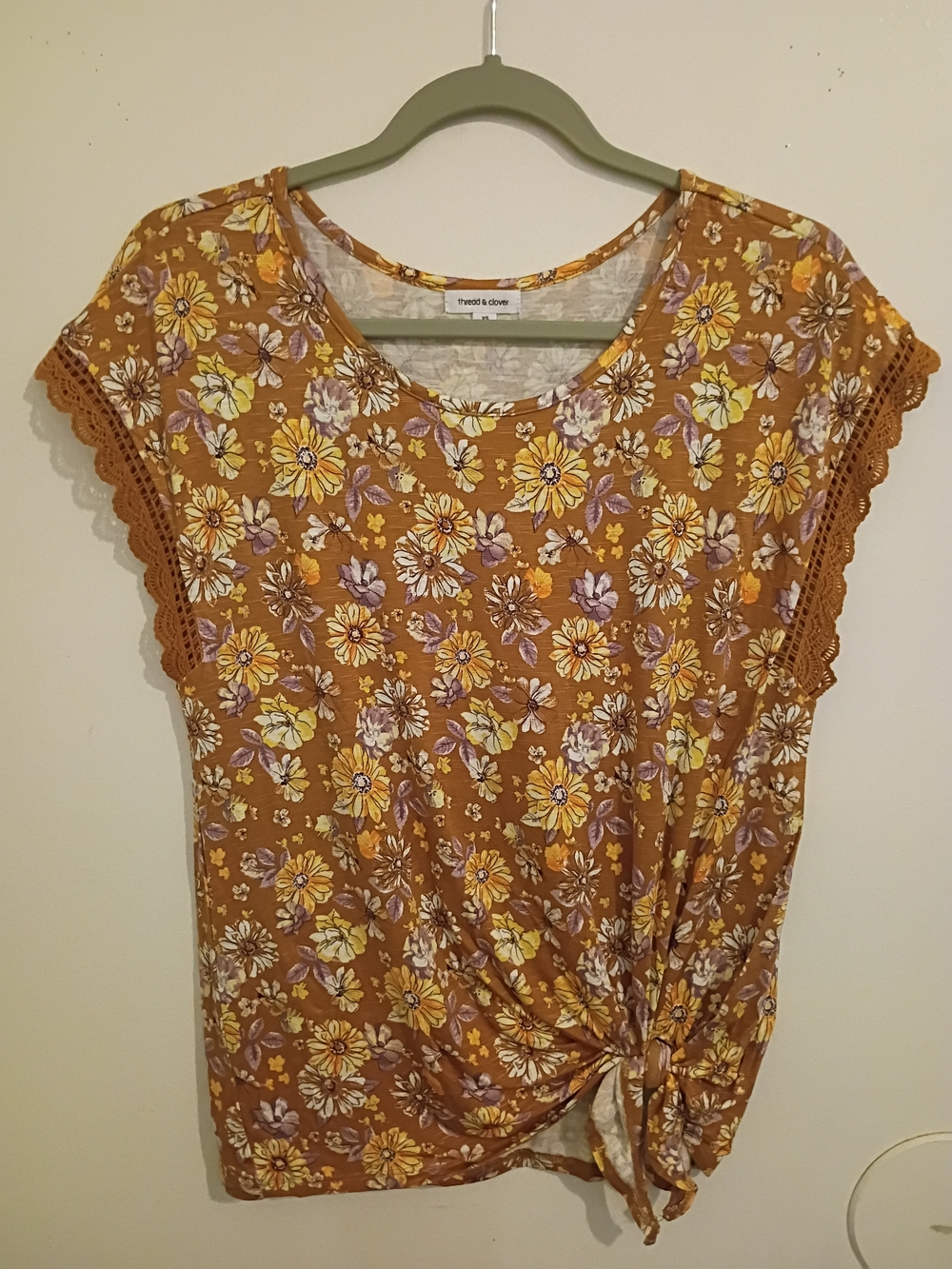 Thread & Clover BrownYellow Floral Tie-Front Top with  Accents Sz XS